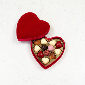 Alla-hjärtans-dag-Hjärtformad-ask-praliner-Chokladogram